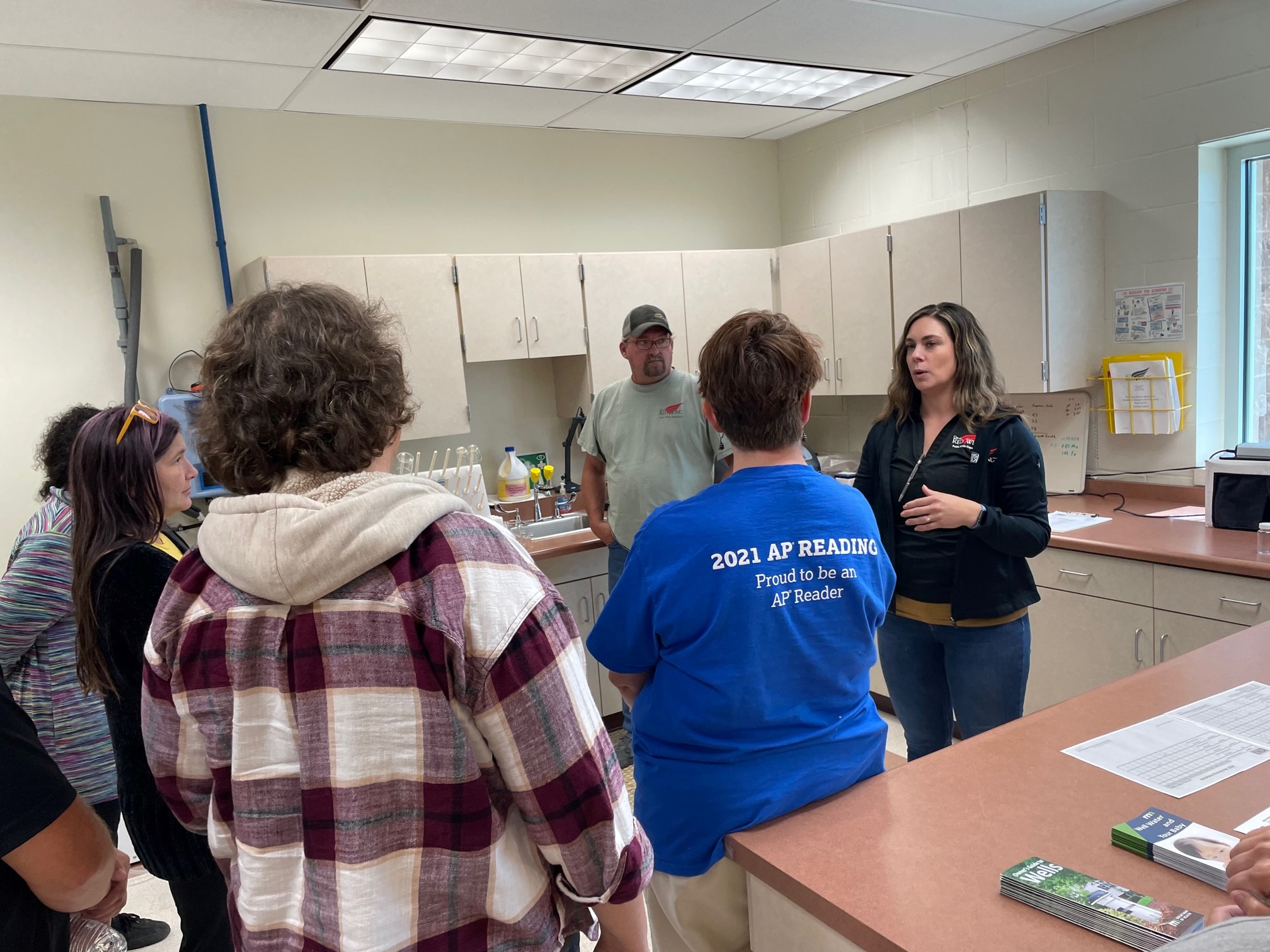 Kelsey Van Deusen  leads a laboratory tour